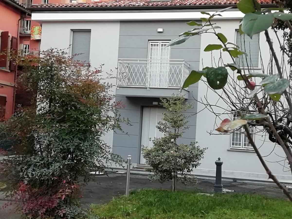 Grigio Perla Panigale, Villetta Con Giardino E Parcheggio Privato Fino A Tre Posti Auto - Un Oasi Di Tranqullita Bologna Exterior photo