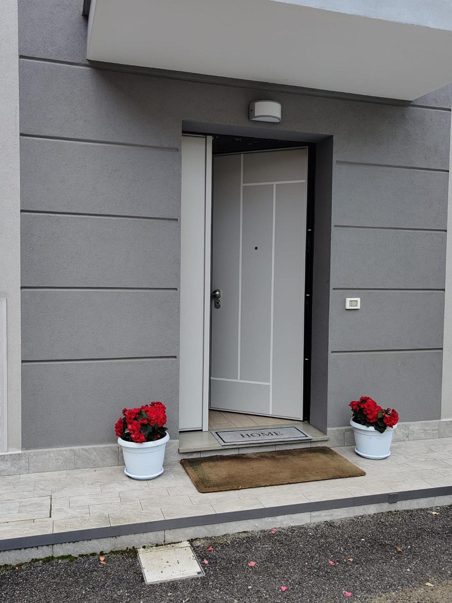 Grigio Perla Panigale, Villetta Con Giardino E Parcheggio Privato Fino A Tre Posti Auto - Un Oasi Di Tranqullita Bologna Exterior photo
